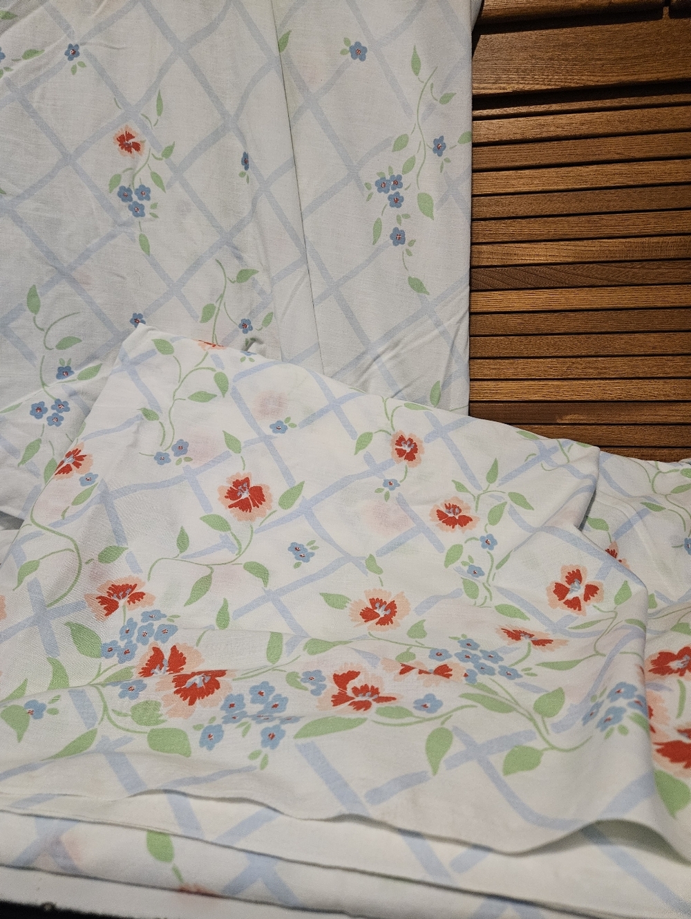 1970s Twin Size Tastemaker Muslin Floral Sheet Set